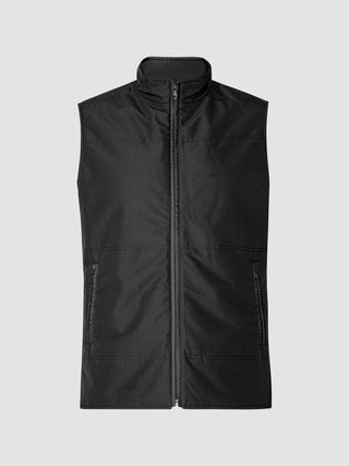 Utility Vest Black, en ermeløs, isolert vest med glidelås foran og sidelommer.