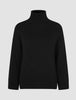 Kvinners tykk, myk ullstrikket turtleneck i svart merinoull, med ribbestrikket krage og nederkant i klassisk dansk design.