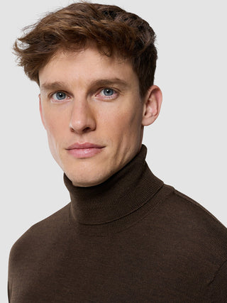 Seamless Premium Merino Knit Turtleneck Saddle Brown