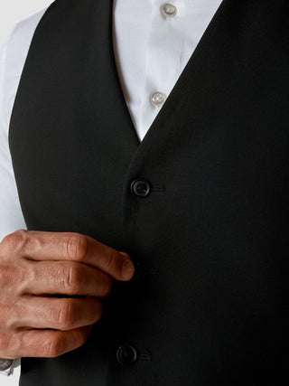 Essential Vest Black