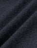 Nærbilde av Atelier Pants Relaxed Dark Navy i brutt twill-stoff med myke folder.