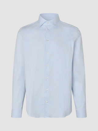 Elevated Shirt Regular Classic Blue Striped – langermet skjorte med knapper i et lysblått og hvitt vertikalt stripemønster.