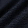 Nærbilde av brettede Motion Suit-bukser i Regular-modell, fargen Midnight Blue, med mørkeblått strukturert stoff og 360°-stretch.