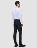 En mann sett bakfra, kledd i en hvit skjorte, Motion Suit Pants Slim i midnattsblått og mørke skinnloafers.