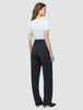 En kvinne står med ryggen til, iført en hvit T-skjorte og Women Nara Pants Straight Grey Flint.