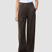 Serene Pants Wide Walnut Herringbone: bukser med høy midje og vide ben i mørkebrunt nålestripe med et rent design.