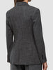 Baksiden av en Women Nara Blazer Fitted Black Check med et svart-hvitt mikrorutemønster.