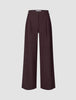 Serene-bukser for kvinner, Wide Berry Pinstripe, med vid benform, tynne vertikale striper, knappelukking og plissering.