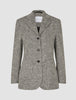 Ashryn Blazer Domino Herringbone for kvinner, med tre knapper, i svart og hvitt med fiskebensmønster og bouclé-tekstur.
