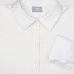 Oxford-skjorte for kvinner, White Orchid Slim, i et rent, skandinavisk design med spiss krage og brettede mansjetter.