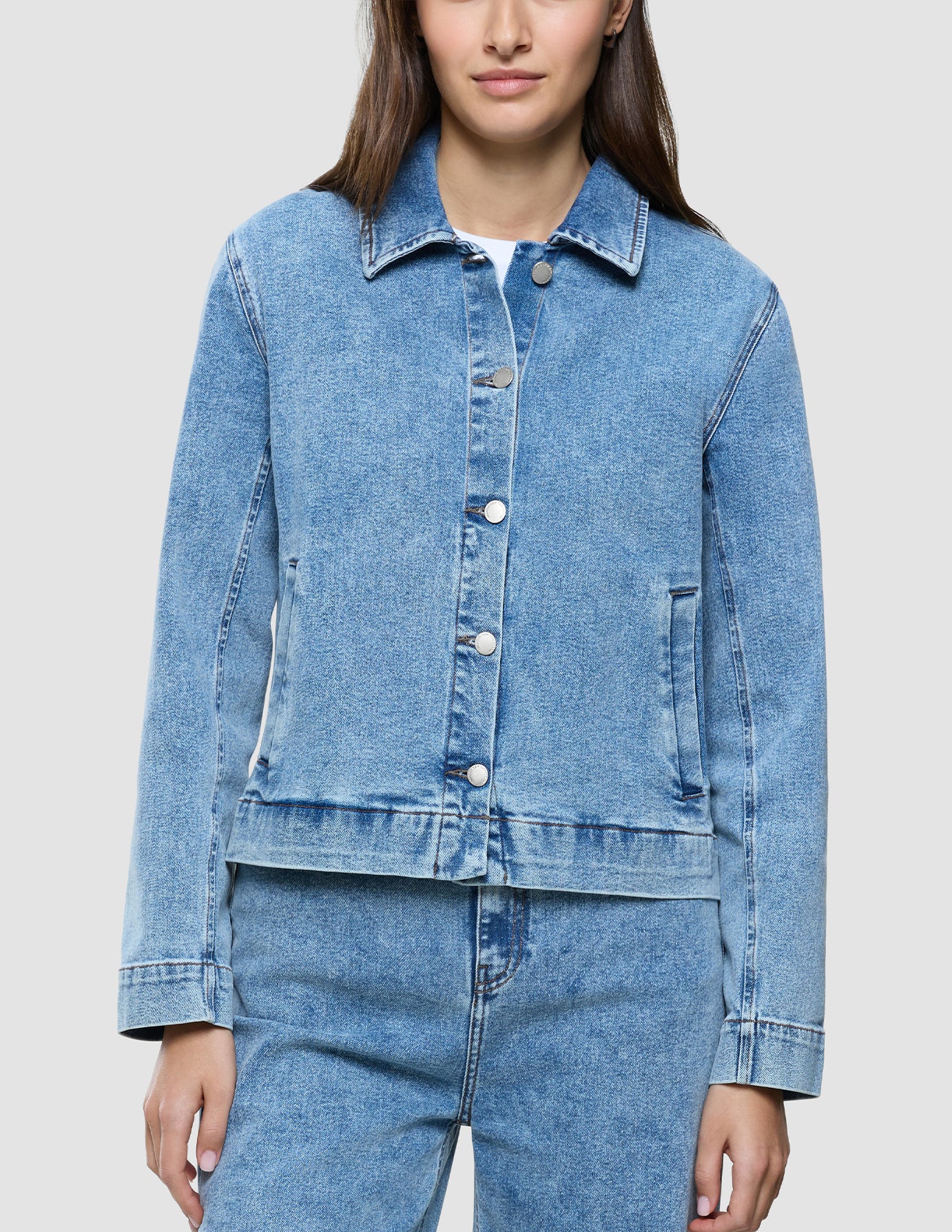Women's Classic Denim Jacket Snow Blue Wash