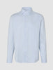 Elevated Shirt Regular Classic Blue Striped – langermet skjorte med knapper i et lysblått og hvitt vertikalt stripemønster.