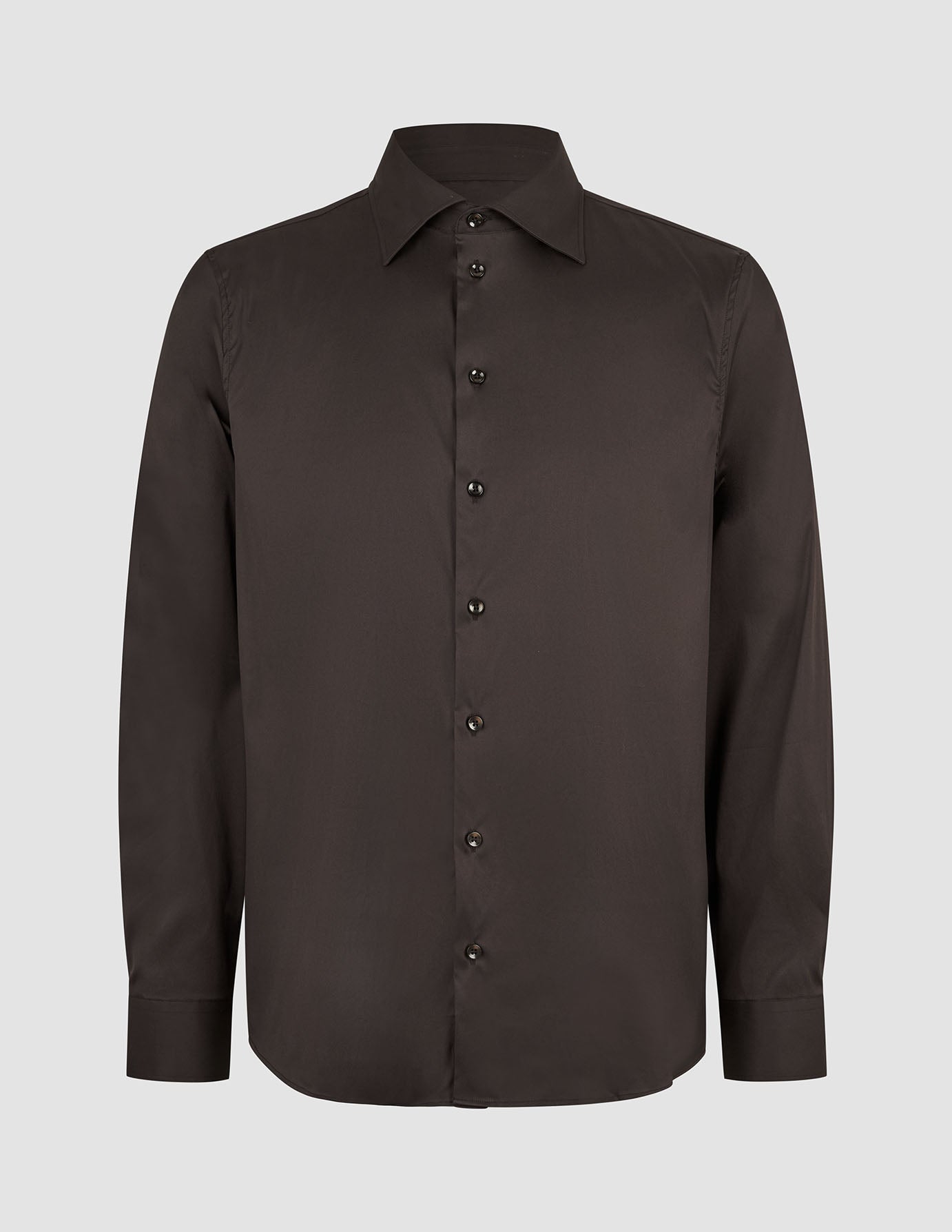 Elevated Shirt Regular – Mørkebrun langermet skjorte med knapper i pima-bomull og standardkrage.