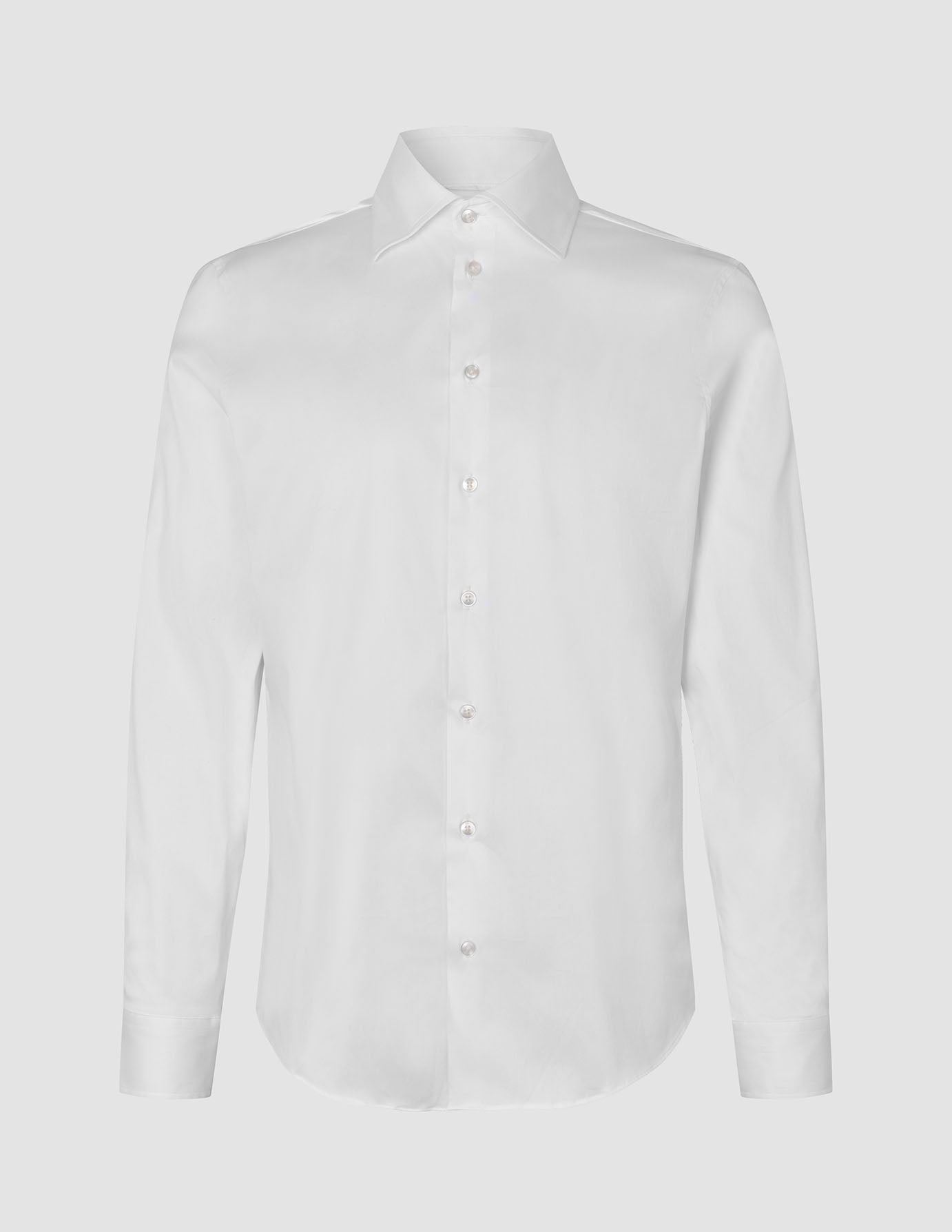 Elevated Shirt White Slim: Langermet skjorte i Pima-bomull med knapper og spredt krage.