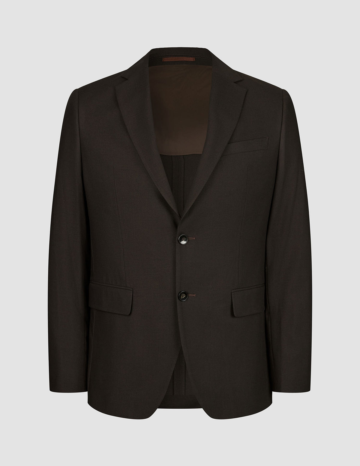 Motion Blazer Slim Cognac: en skreddersydd, mørkebrun blazer med to knapper, skrå krage, lommer med klaff og 360°-stretch.