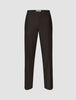 Motion Suit-bukse, avslappet passform, cognac: mørkebrune dressbukser med avslappet passform, pressede bretter og 360°-stretch.