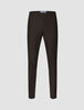 Motion Suit-bukse i modell Slim Cognac i mørkebrunt, med smal passform, 360°-stretch, knappelukking og beltehemper.