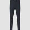 Motion Suit-bukse, slim, midnattsblå: mørkeblå dressbukse i slim fit med knappelukking, presselinjer foran og 360°-stretch.