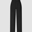 GO2-bukser for kvinner, Straight Black – med høy midje, rett benform, knappelukking og minimalistisk skandinavisk design.