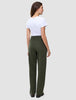 En kvinne sett bakfra, kledd i en hvit T-skjorte og Women GO2 Pants Straight Dusty Olive med rette ben.
